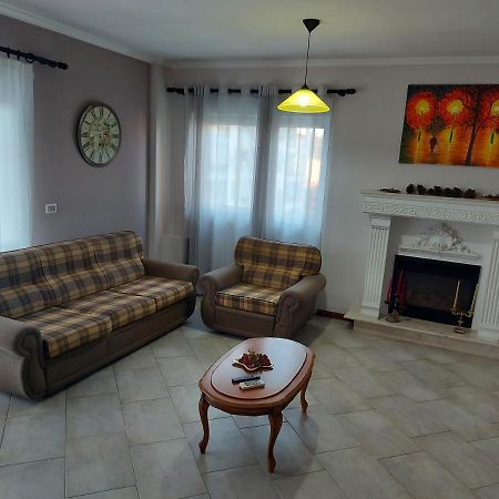 Manka' S Place Apartment Tirana Bagian luar foto