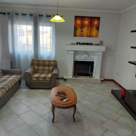Manka' S Place Apartment Tirana Bagian luar foto